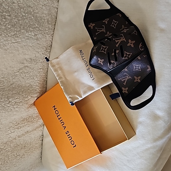 Louis Vuitton face mask - Picture 3 of 8
